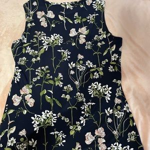 Women Tommy Hilfiger floral top, with small tie on right side, new w/out tags.